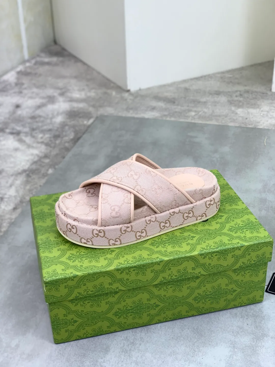 Men's men's shoes 💰P400💰[New model] High version 🎁🎁🎁 GUCCI New casual slippers for the Year of the Snake, original official website, perfect workmanship, transmitting a kind of noble luxury, sublimating its definition of luxury in Gucci's high-end extraordinary craftsmanship. Original Gucci double G combination outsole, code number: 35-46, complete package